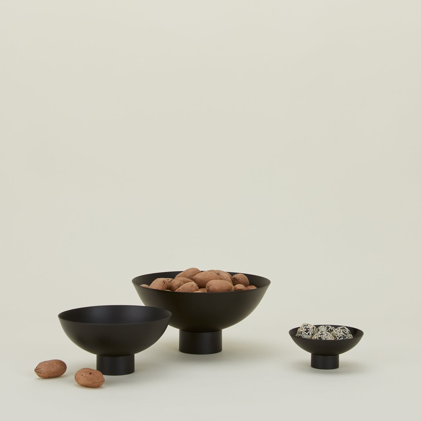 Essential Footed Bowl - Black